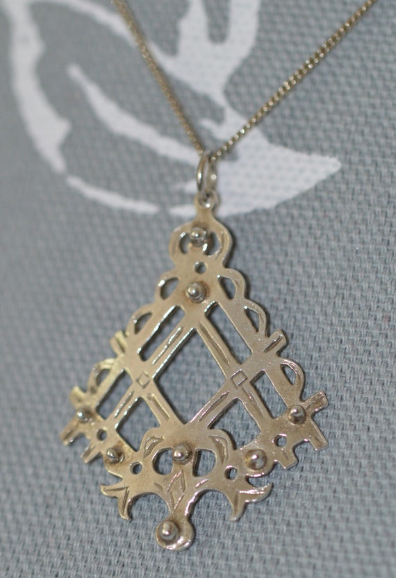 Vintage sterling silver shield shaped pendant nec… - image 4