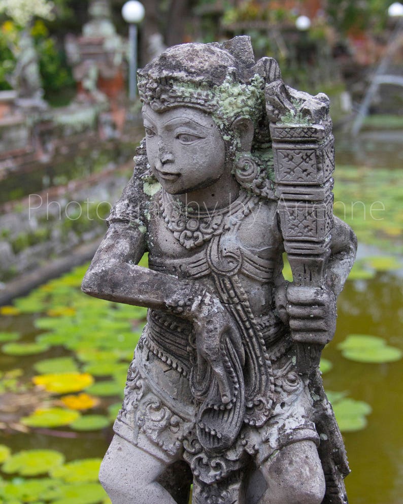 Statue at Puri Agung Semarapura Justice Court image 1