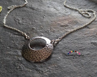 Colgante de círculo martillado de plata de ley, colgante de plata del círculo, collar de cadena de plata de ley martillado, collar de cadena antigua, regalo para ella