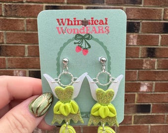 Pendientes colgantes de arcilla inspirados en Campanilla de las Hadas Disney