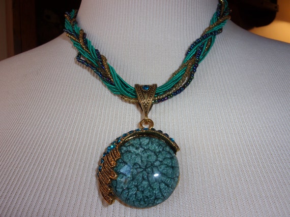 Vintage Turquoise Green & Gold Pendant Necklace-A… - image 4