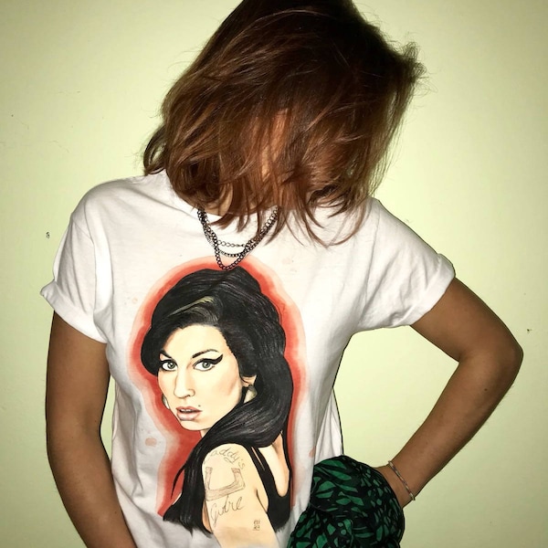 Maglietta Amy , unisex, dipinta a mano.