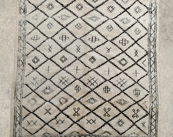 ORIGIN - Vintage Beni Ourain Rug (Cream with very dark brown - 5.5x8 rug)