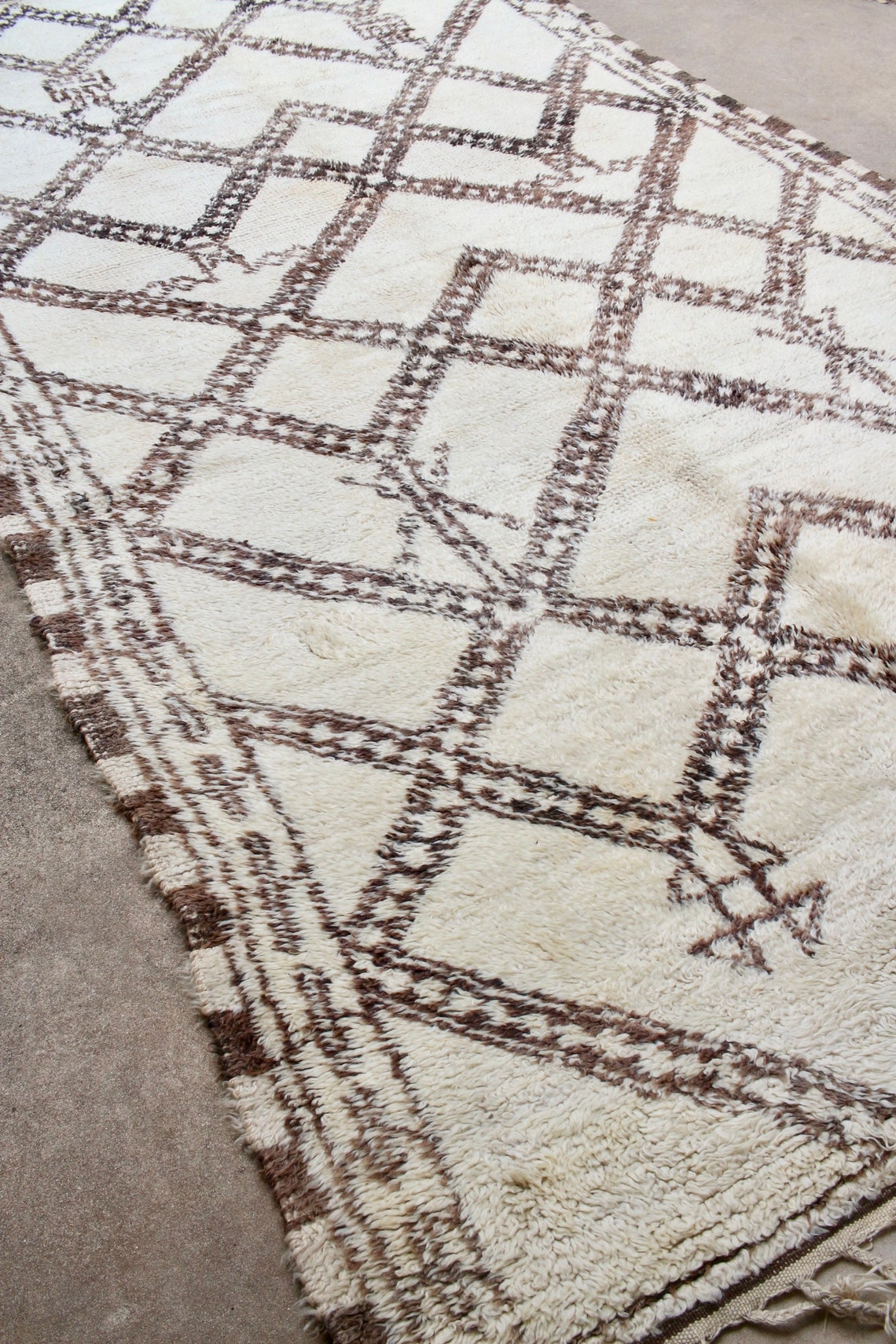 INTERTWINED - Vintage Moroccan Beni Ourain Marmoucha Rug (cream With ...
