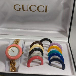 montre suisse vintage Gucci à plusieurs lunette avec certificat d'authenticité