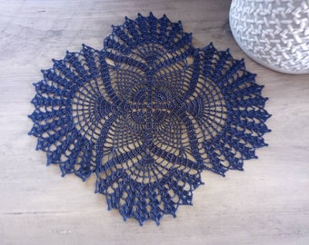 vintage doilies, navy doilies, pineapple doilies, table runner
