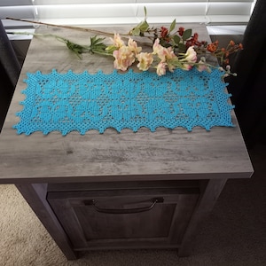 vintage blue table runner, 20 X 8 inches blue doilies, vintage table covering, vintage table cloth blue doily, decorative blue home doilies