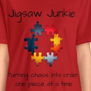 Koszulka Jigsaw Junkie, miłośnik puzzli, prezent dla miłośnika puzzli, hobby układania puzzli, koszulka dla nerda, koszulka dla geeków, koszulka dla graczy,