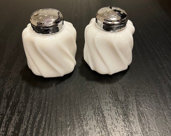 ヴィンテージミルクガラスの塩コショウ入れセット - Etsy 日本
