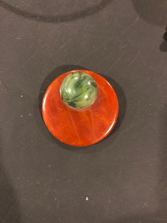 Vintage Art Deco Bakelite pin - image 1