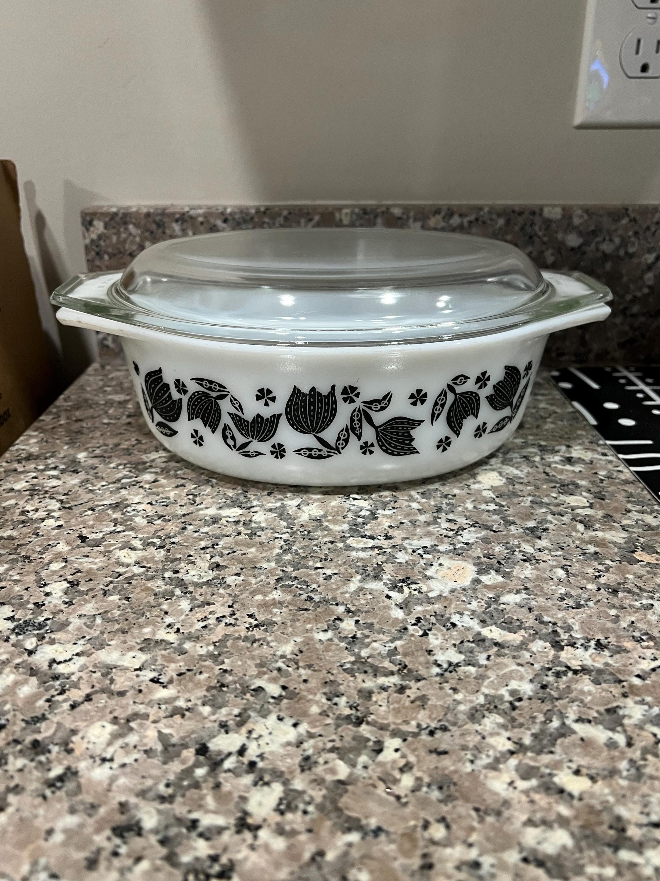 ヴィンテージの希少な「ブラックチューリップ」柄のパイレックス