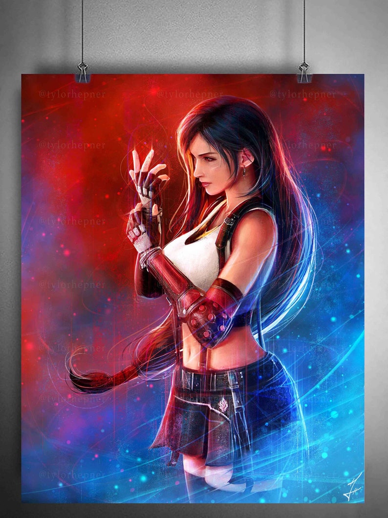 Puede incluir: Una ilustraci&oacute;n digital de una mujer con cabello negro largo que lleva un atuendo rojo y negro. Ella est&aacute; de pie frente a un fondo rojo y azul con l&iacute;neas y puntos brillantes. El fondo tiene el texto "@tylerhepner" repetido varias veces.