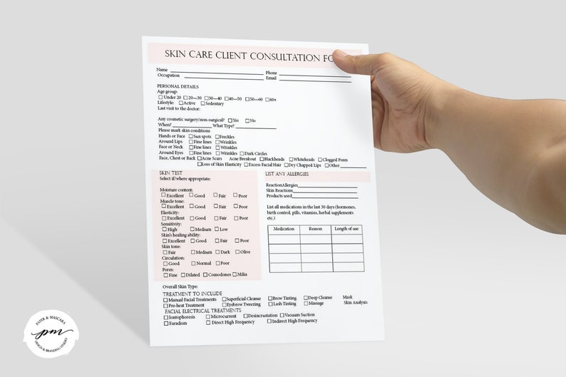 Puede incluir: Un formulario de consulta para el cuidado de la piel blanco y rosa con secciones para detalles personales, prueba de piel, alergias, tratamiento a incluir y tratamientos el&eacute;ctricos faciales. El formulario tiene casillas de verificaci&oacute;n y espacios en blanco para que el cliente los complete.