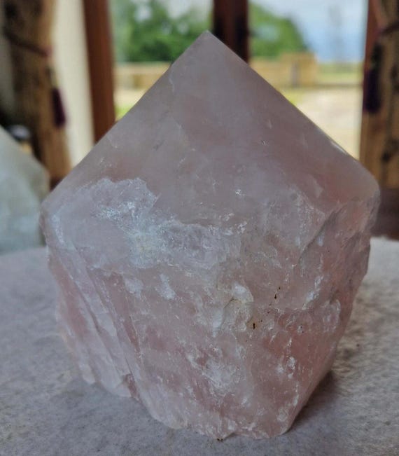 大きなローズクォーツ ピンククリスタル 17個のクォーツタワーポイント