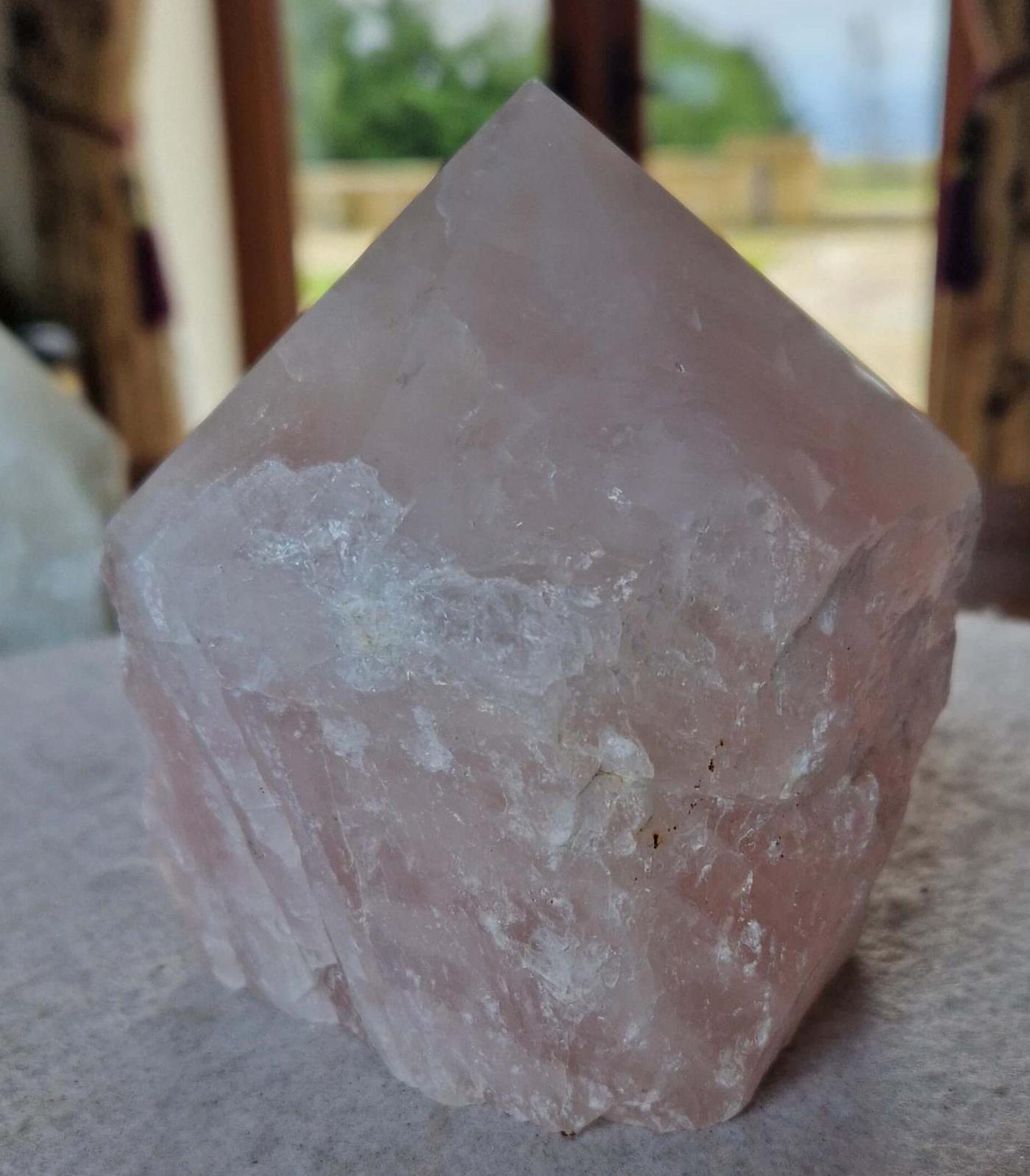 大きなローズクォーツ ピンククリスタル 17個のクォーツタワーポイント