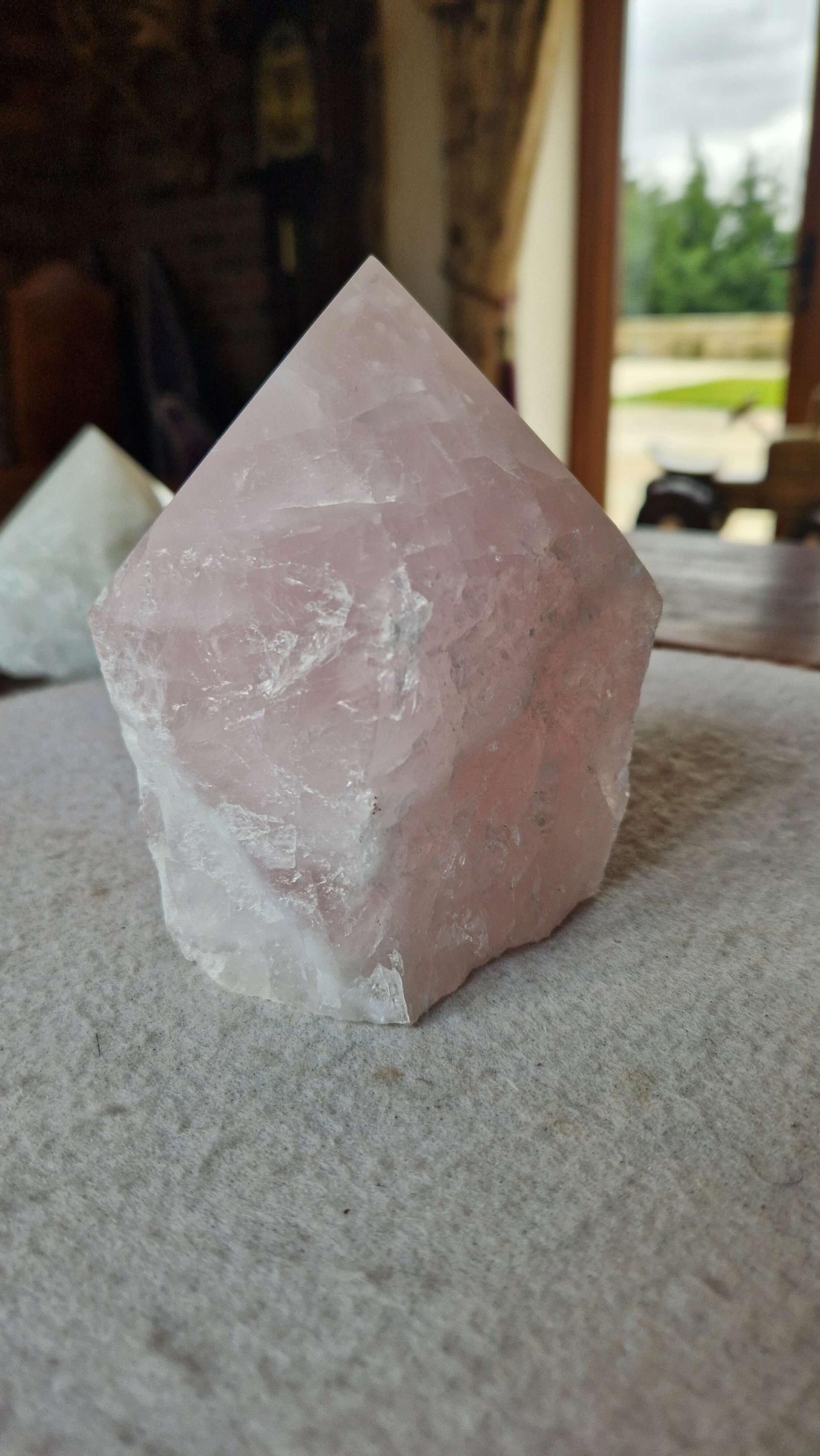 大きなローズクォーツ ピンククリスタル 22 クォーツタワーポイント