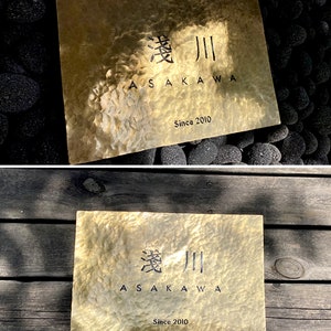 Targhe in ottone incise personalizzate / Cartelli in ottone dorato personalizzati con testo nero / Etichette personalizzate per progetti, targhette e targhe commemorative