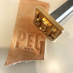 Sello de cuero de latón personalizado: herramienta para estampar logotipos personalizados con martillo/sello de marca para artesanías de cuero curtido vegetal.