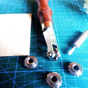 Japanese style spacing wheel scribing device  - rhombic cutting distance, auxiliary 4 wheel