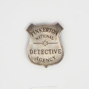 Replica Badge, &quot;PINKERTON DETECTIVE&quot; Shield. Great for the Collector or Reenactor.