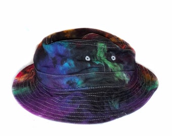Sombrero de pescador con efecto tie-dye y estampado de leopardo arcoíris