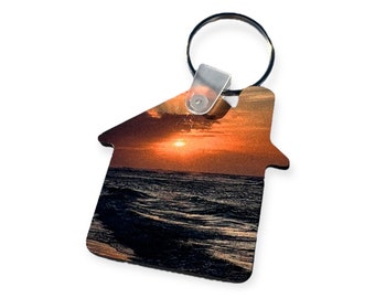 Llavero de casa al atardecer, llavero de casa de doble cara con puesta de sol sobre el agua