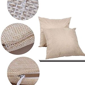 Puede incluir: Dos fundas de coj&iacute;n de lino beige con cierre de cremallera. Las fundas de coj&iacute;n est&aacute;n hechas de un tejido tejido con una textura sutil. Las im&aacute;genes de primer plano muestran el detalle del tejido y la cremallera.
