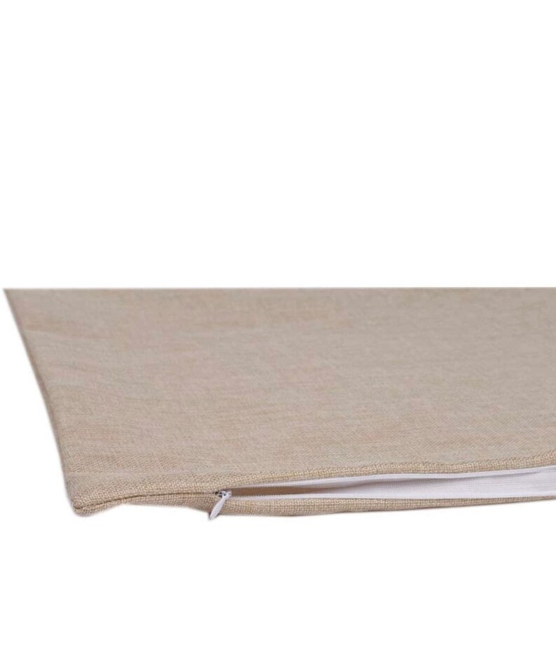 Puede incluir: Una funda de almohada de lino beige con cierre de cremallera.
