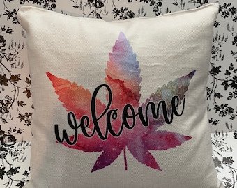 Bienvenida almohada de lanzamiento de marihuana de 16 pulgadas, hoja de marihuana, marihuana, casa amigable 420, legalizada, almohada de calentamiento de la casa