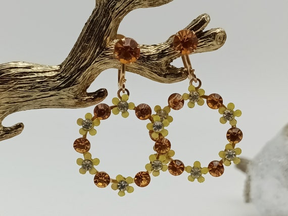 Vintage Daisy and "Topaz" Screwback Earrings - image 9