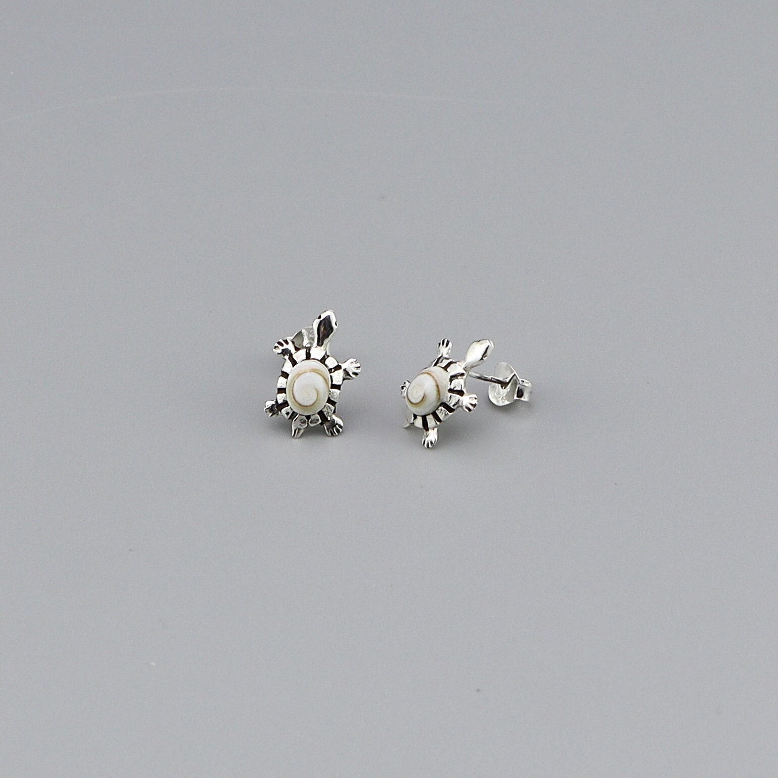Pendiente de ojo de Shiva de tortuga oxidada para mujer, piedra preciosa de corte ovalado, perno de oreja de tortuga de concha marina, joyería de ojo de Shiva, pendiente de perno de oreja de plata