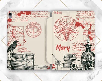 iPad Creepy Okkulte Hülle iPad Tasche Pentagramm Personalisierte Schwarze Magie Witchy Raven Bücher Zaubertrank Fallname Pro 13 Air 13 Mini 7 11 A16