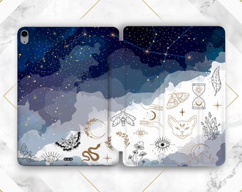 Costellazione stelle gatto falena arte iPad custodia spazio blu bianco arte custodia iPad custodia magia occulto Wiccan arte iPad custodia strega iPad 10a generazione carina