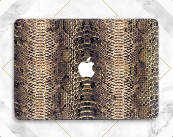 Funda de plástico rígido con estampado de piel de serpiente. Funda con estampado animal. Funda marrón de moda para portátil. Funda moderna para Air 13, 2026, Neo, Pro 14, Pro 16, M5, M4, Air 15.