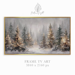 Può includere: Un'opera d'arte rettangolare incorniciata raffigura una scena di foresta innevata con alberi illuminati. Il dipinto ha una cornice dorata e il testo "Nature Sight" in alto. La parte inferiore dell'immagine recita "FRAME TV ART 3840 x 2160 px".