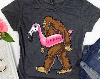 Camiseta de flamenco Bigfoot / Regalo de Bigfoot / Regalos de flamencos rosados / Camiseta Yeti Sasquatch / Camisetas para amantes de las aves / Fiesta en la piscina / Camiseta sin mangas / Sudadera con capucha