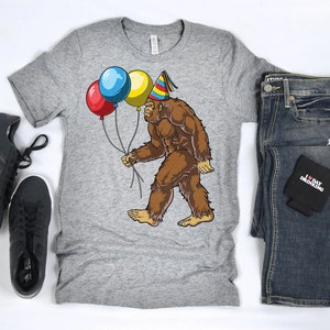 Camiseta de cumpleaños de Bigfoot / Camiseta de Bigfoot / Regalos de Bigfoot / Camiseta de Bigfoot / Camiseta de Yeti / Camiseta de Sasquatch / Camiseta de Bigfoot / Camiseta sin mangas / Sudadera con capucha imagen 2