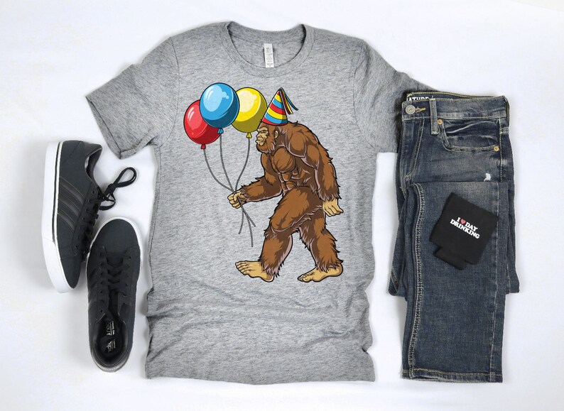 Camiseta de cumpleaños de Bigfoot / Camiseta de Bigfoot / Regalos de Bigfoot / Camiseta de Bigfoot / Camiseta de Yeti / Camiseta de Sasquatch / Camiseta de Bigfoot / Camiseta sin mangas / Sudadera con capucha imagen 2