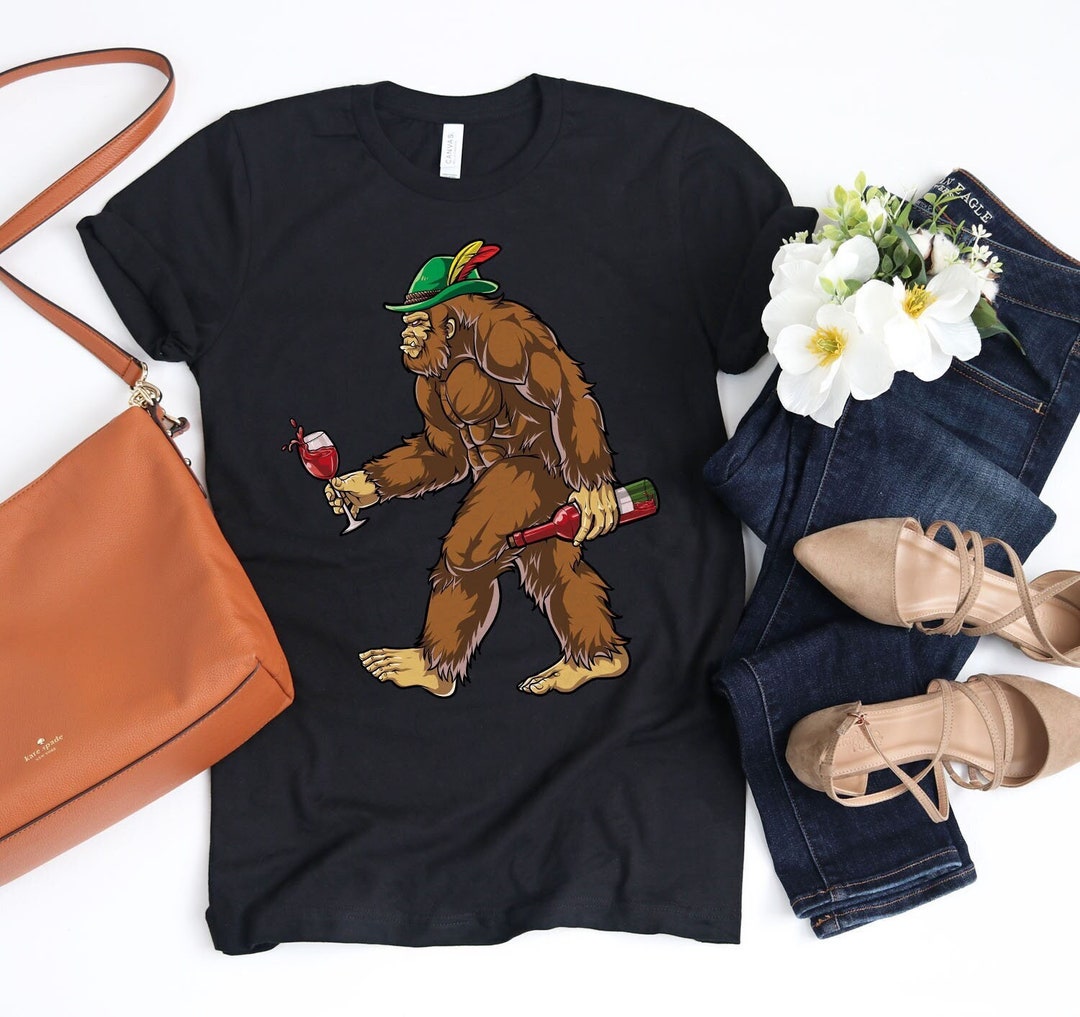 Bigfoot Pizza Shirt / Bigfoots Gift / Yeti Sasquatch Gifts / 