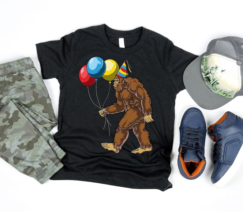 Camiseta de cumpleaños de Bigfoot / Camiseta de Bigfoot / Regalos de Bigfoot / Camiseta de Bigfoot / Camiseta de Yeti / Camiseta de Sasquatch / Camiseta de Bigfoot / Camiseta sin mangas / Sudadera con capucha imagen 1