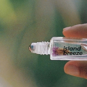 organic island breeze (pikake, plumeria, coconut, gardenia)  oil roller perfume
