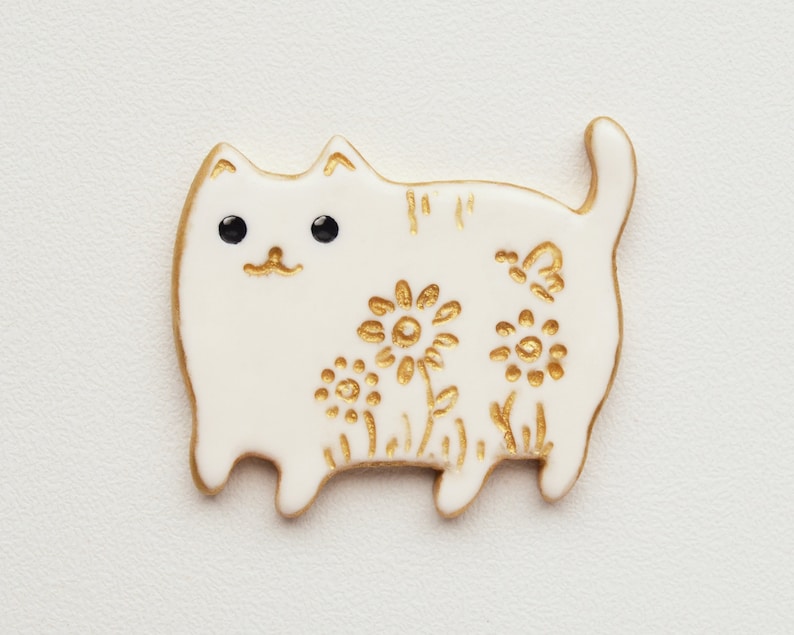White cat brooch with gold flowers Cat lover gift idea Cute pin brooch of polymer clay Cute cat jewelry Cat lady jewelry kitten pin.