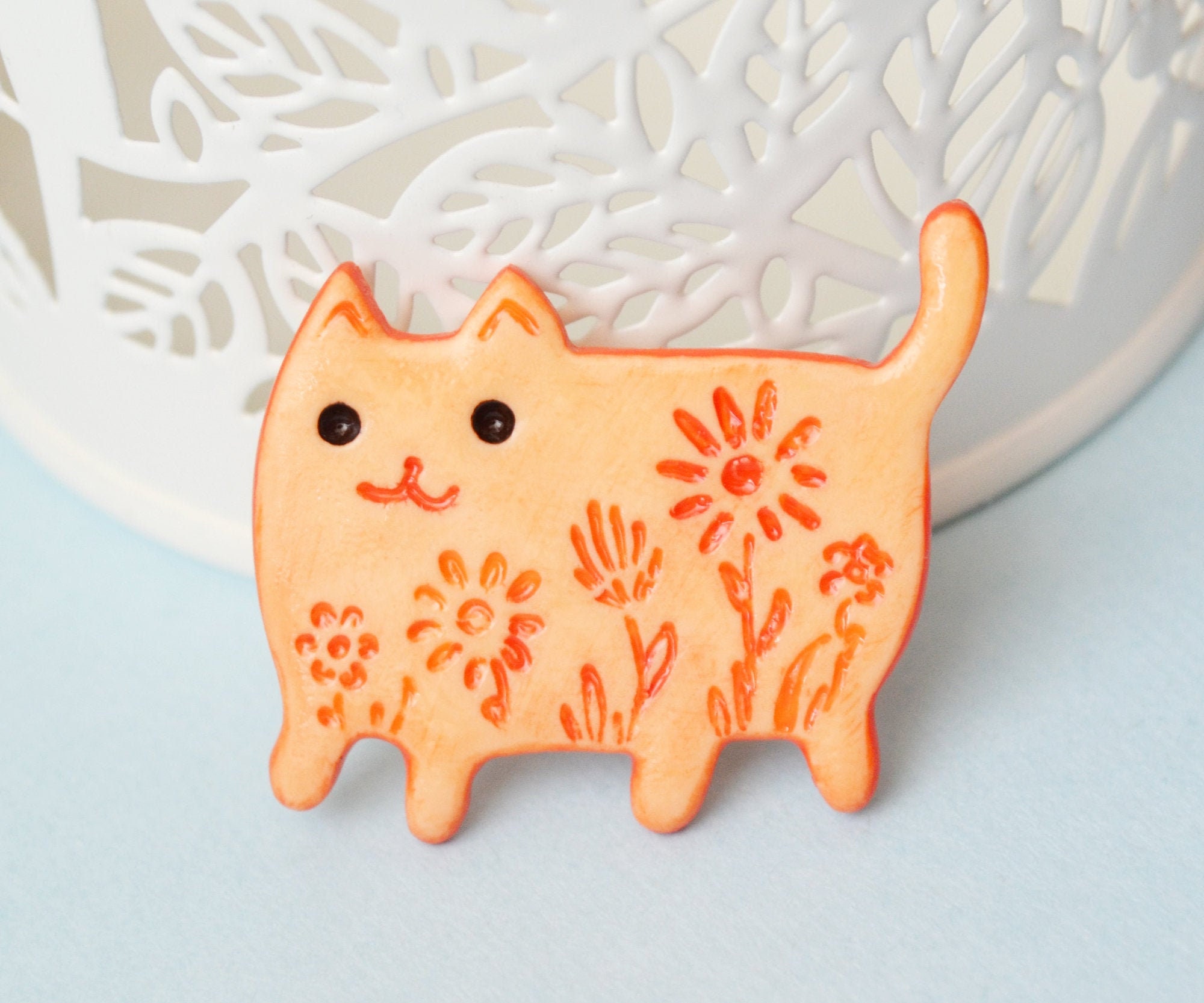 Cat pin badge. Ginger cat brooch. Kitty pin with flowers. Cute Etsy