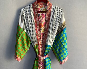 Kimono in misto seta riciclata: sari con stampa floreale, copricostume