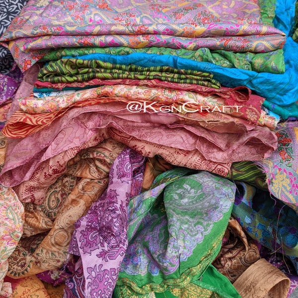 Tessuto Sari di seta vintage riciclato Fat Quarter e tagli più piccoli, Saree per abbellimento, Vendita! Nastro in seta sari riciclata, tonalità gioiello multi mix
