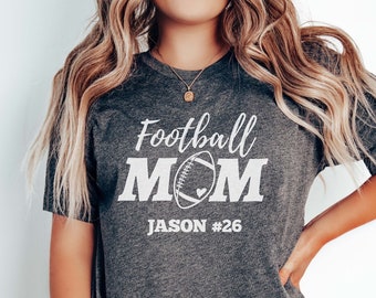 Fußball Mom Shirt Fußball Mom Geschenk Fußball MOM Personalisierte T-Shirt Sport Mom T-Shirt Geschenk für Fußball Mom Custom Football Tee