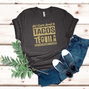 Pode incluir: Uma camiseta cinza escura com o texto "All I Care About Is Tacos Tequila And Like Maybe 3 People" em letras douradas.