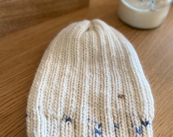 Knitted hat in 100% natural fiber wool, handmade seasonal accessory