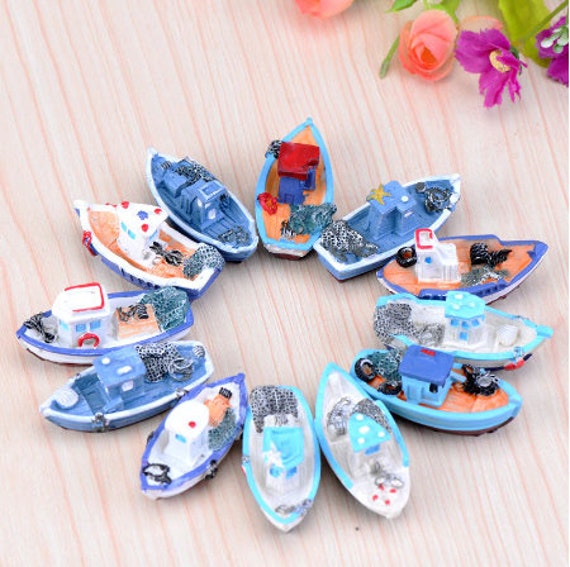 2pcs Resin Boats Mini Garden Ornament Miniature Ocean Beach Landscape Bonsai 2pcs Resin Boats Mini Garden Ornament Miniature Ocean Beach Landscape Bonsai