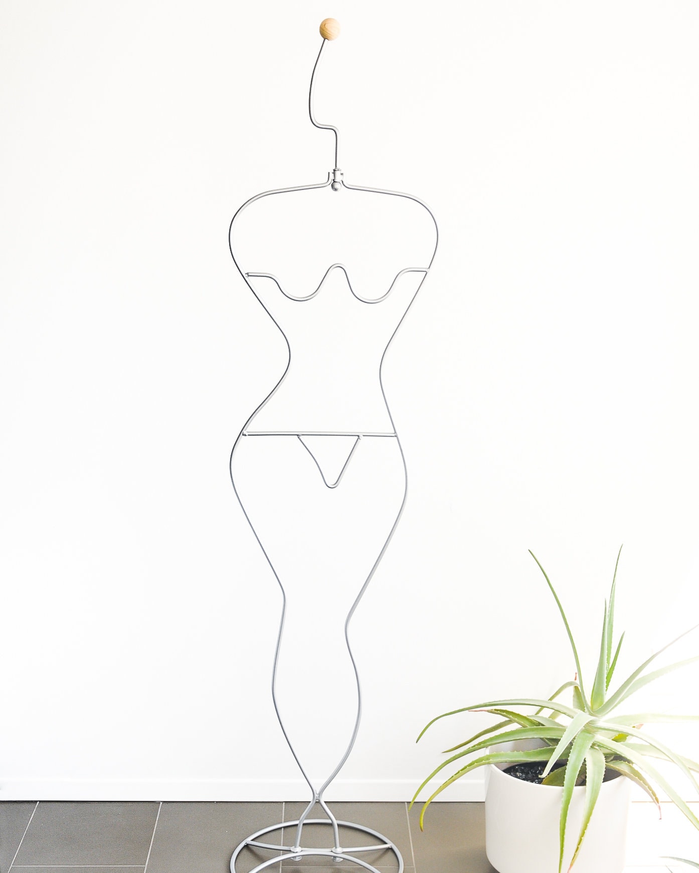 ヴィンテージ　IKEA Grundtal バレットスタンド コートスタンド Ikea Grundtal Valet Stand + Table Lamp - AptDeco